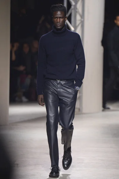 Look 28
